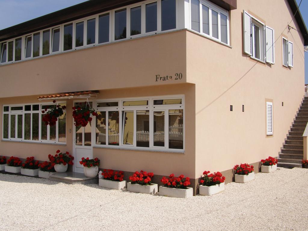Apartments Rovis Tar-Vabriga Exterior photo