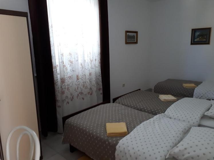 Apartments Rovis Tar-Vabriga Exterior photo