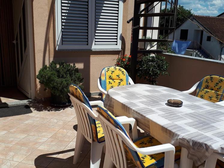 Apartments Rovis Tar-Vabriga Exterior photo